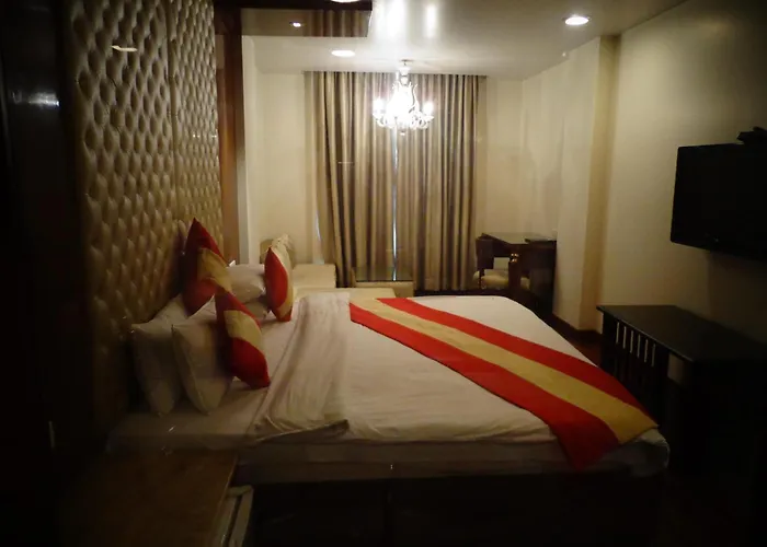 Hotel Aura - New Delhi Railway Station