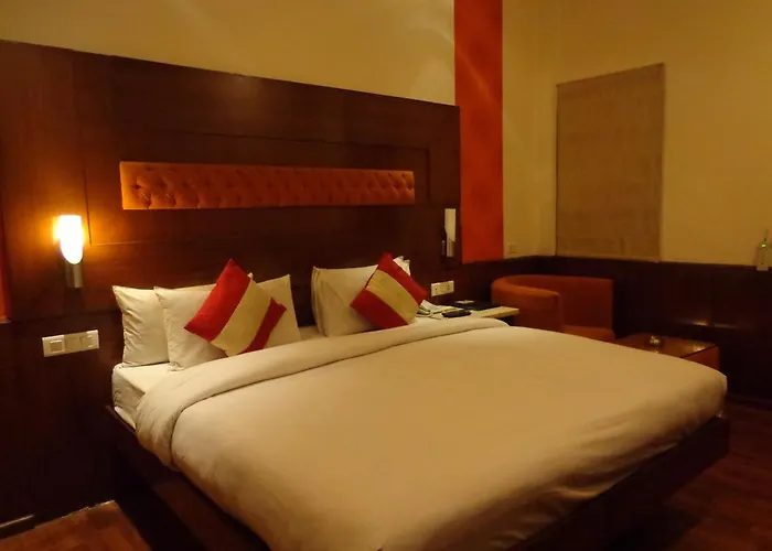Hotel Aura - New Delhi Railway Station