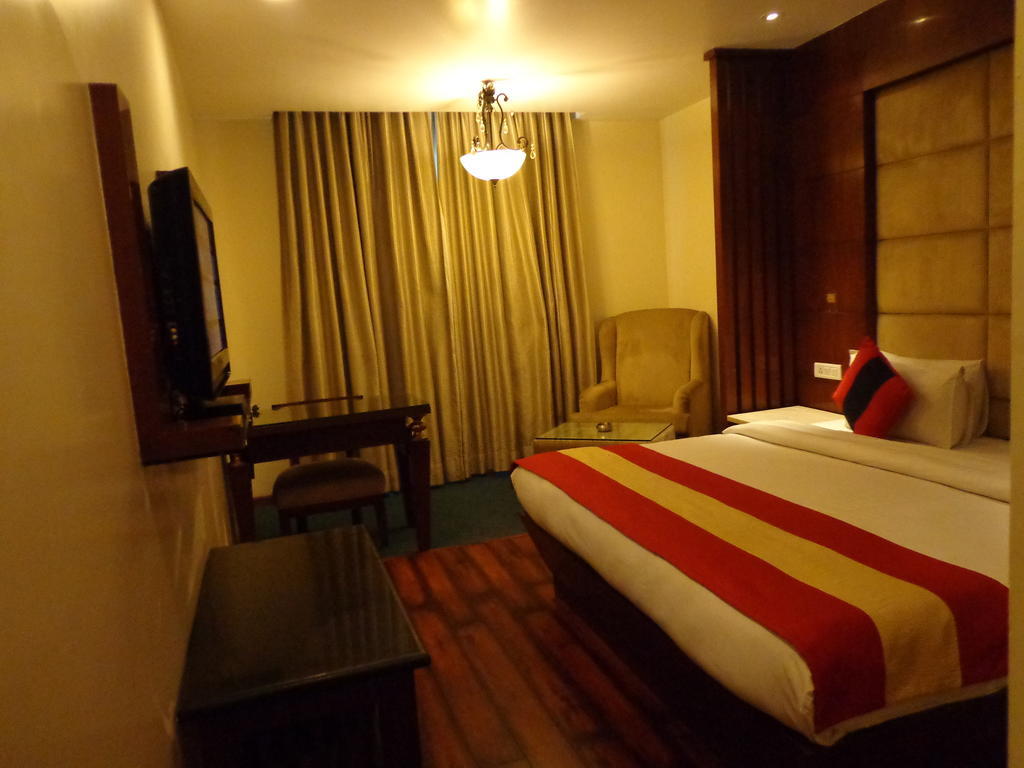 Hotel Aura - Railway Station 3*